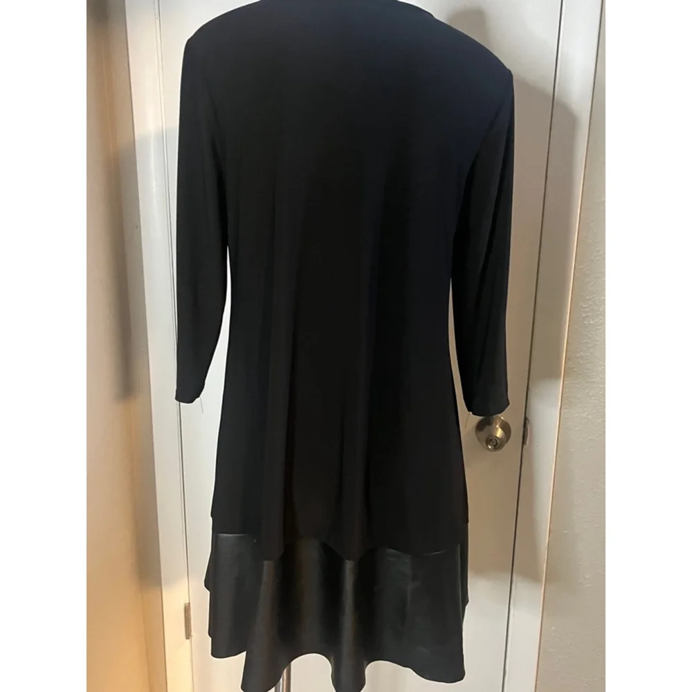 Womens black mini dress contrasting hemline 3/4 sleeve size medium like new - Picture 4 of 11